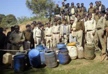 avaidh sharab bhopal2 तीन जिलों की एक्साइज टीम ने पकड़ी 100 लीटर शराब
