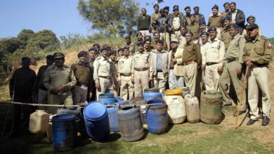 avaidh sharab bhopal2 तीन जिलों की एक्साइज टीम ने पकड़ी 100 लीटर शराब