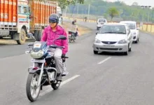 bike rider suresh choudhry हाथ छोड़कर तीन घंटे में 221 किमी बाइक चलाई