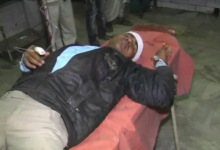 युवक ने पड़ोसियों पर तलवार से किया हमला एक की मौत, एक गंभीर घायल 14 man murder युवक ने पड़ोसियों पर तलवार से किया हमला एक की मौत, एक गंभीर घायल