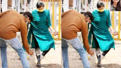 woman naib tehsildar shivangi khare sanitized shoes from driver photo went viral on social media महिला नायब तहसीलदार ने दलित ड्राइवर से जूते सेनेटाइज़ करवाए, फोटो वायरल
