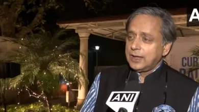 Tharoor criticizes LDF government over SFI activists attacking Kerala Governor's car