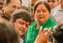 राजस्थान में सीएम सस्पेंस के बीच कई बीजेपी विधायक वसुंधरा राजे के घर पहुंचे 4 vasundhara raje son राजस्थान में सीएम सस्पेंस के बीच कई बीजेपी विधायक वसुंधरा राजे के घर पहुंचे