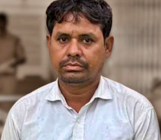 छत्तीसगढ़ के बलरामपुर में फर्जी पत्रकार की दरिंदगी: आदिवासी महिला से 6 साल तक यौन शोषण, धमकी और फिरौती वसूली 1 Brutality of fake journalist in Balrampur, Chhattisgarh Sexual exploitation, threats and ransom extortion from tribal woman for 6 years