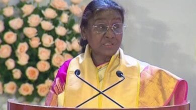 राष्ट्रपति से मुख्यमंत्री तक एक स्वर: सिकल सेल एनीमिया के खिलाफ निर्णायक युद्ध 3 Doctors Take All Measures to Save Live Misbehavior Towards Healthcare Workers is Condemnable President Murmu राष्ट्रपति से मुख्यमंत्री तक एक स्वर: सिकल सेल एनीमिया के खिलाफ निर्णायक युद्ध