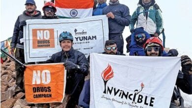 सूरत से माउंट यूनम तक: हिमालय पर युवाओं का साहसिक संदेश नशा नहीं, लक्ष्य चुनो 5 From Surat to Mount Unam The courageous message of the youth of Himalayas Choose your goal, not addiction