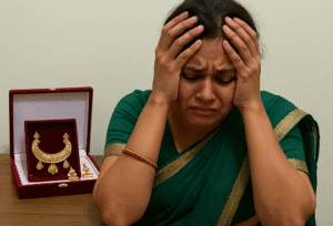 High-tech fraud by cyber thugs: Cyber ​​thugs took a woman to Noida by showing her the dream of winning a lottery