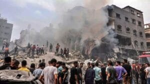 Israeli firing in Gaza causes chaos: Bullets rained on the crowd waiting for relief materials, 25 killed