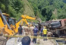 Truck overturned in Tehri, Uttarakhand - 3 pilgrims died, 18 injured