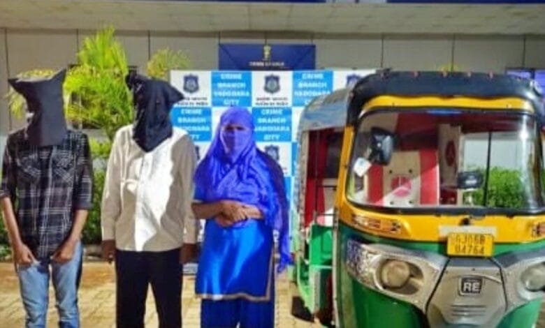 Vadodara News- अंधविश्वास और लालच की जाल में फंसी पूर्व शिक्षिका, वडोदरा में ठग गैंग का पर्दाफाश 1 Vadodara News- Former teacher trapped in the web of superstition and greed, thug gang exposed in Vadodara