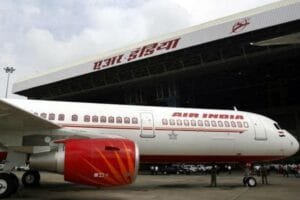 air india paris flight cancel Air India: एयर इंडिया की उड़ान फिर फेल: पेरिस जाने वाला ड्रीमलाइनर रनवे से लौटा