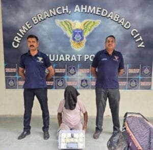 crime-branch-ahmedabad-aressted